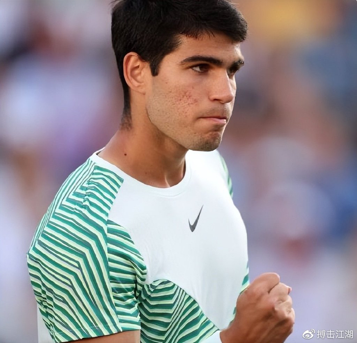 他面对三名 他面对三名