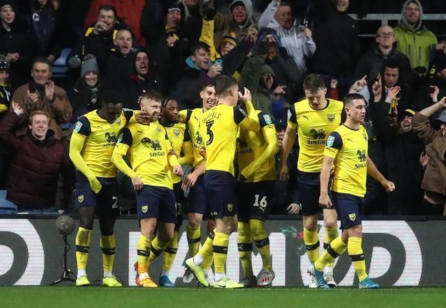 女队与少年 女队与少年